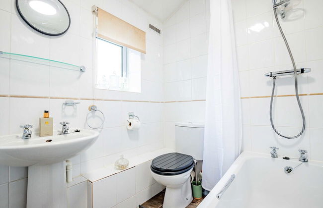 Host Stay Over the Bridge Cottage - Foto 10