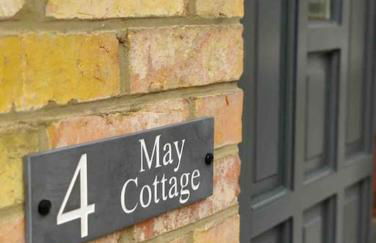 May Cottage - Heart of Vibrant Village & 10 mins Walk to Beach - Photo 25