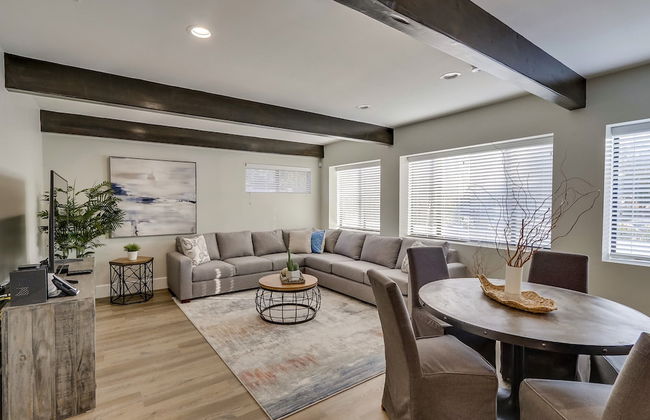 5 Bedroom plus loft room, 3 Bath home - Photo 26