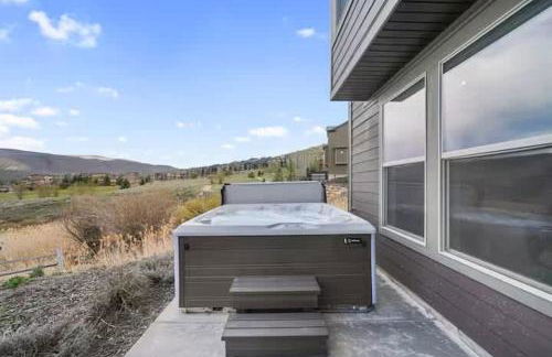 Spacious 5BR Family Townhome with Hot Tub and Garage - Foto 27