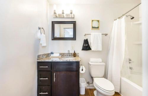 Center of DT walking distance to many venues - Foto 15