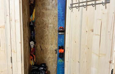 Gorgeous 2 bedroom, 2 full bath, ski in apartment! Winner of 2025 and 2024 Traveller Award! - Photo 25