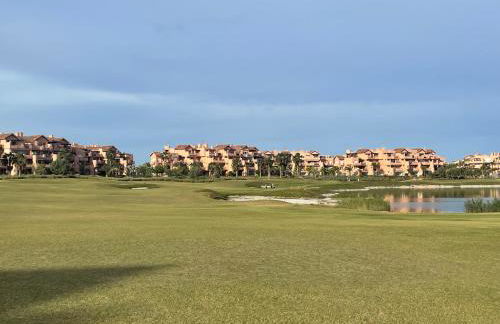 BEL APPARTEMENT REZ De CHAUSSEE AVEC DOUBLE TERRASSE FACE AU LAC ET AU GOLF - Foto 36