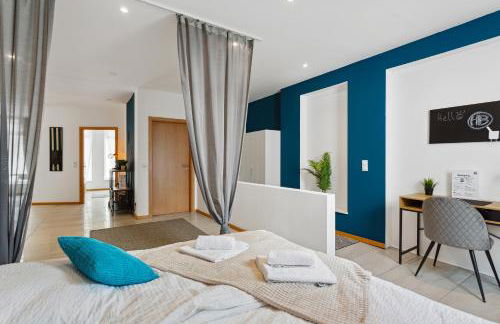 Groß, modern, vollausgestattet, gemütlich mit Küche und Parkplatz für Urlaub oder Business - Foto 3