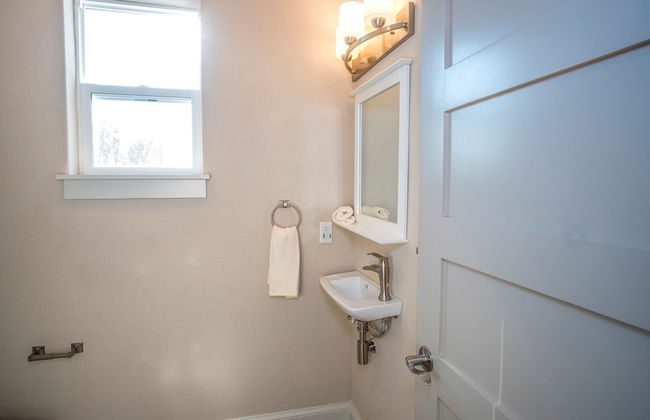 Brand NEW Large Impressive House Near Downtown! - Photo 30