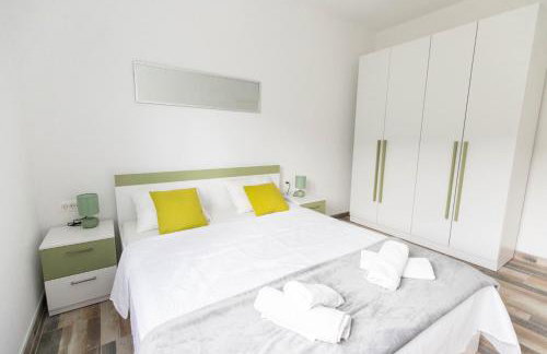 House Bartulovic - Jan Apartment with a pool - Photo 8