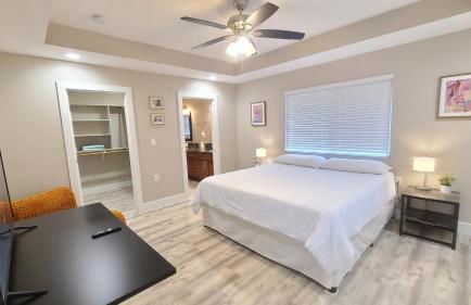 Luxury 800 Sq Ft 1 bedroom Suite Full Large Kitchen Free Laundry - Foto 6