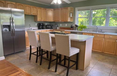 Harmony House - cozy, private mountain home, with firepit and pool table, located 10 minutes from Tryon Equestrian Center, Lake Lure, Local Wineries, and wedding venues - Foto 18