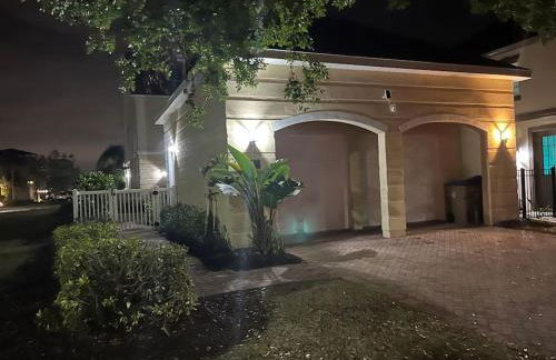 Private home 5 beds, 4.5 baths in Reunion Resort - Foto 3