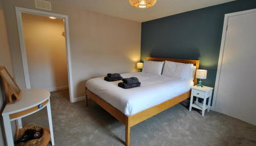 Carpenters Cottage- coastal stay with garden - Foto 3