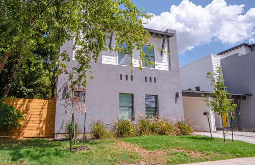 Gorgeous 3 BR 2 BA Near Amazing Downtown - Photo 6