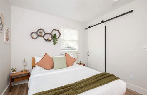 Serene Place Walk to UF Stadium Near Shands & Downtown - Foto 19