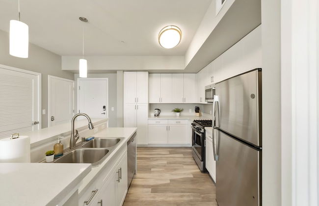 Chic Apt w Jacuzzi Pool BBQ Mountain Views - Foto 12