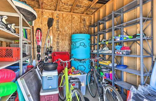 Lakefront Bellevue Home Private Beach and Fire Pit! - Foto 34