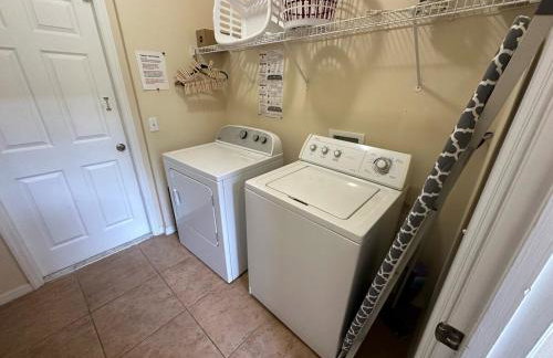 South Facing Pool Home - Room for the Whole Family! - Foto 34