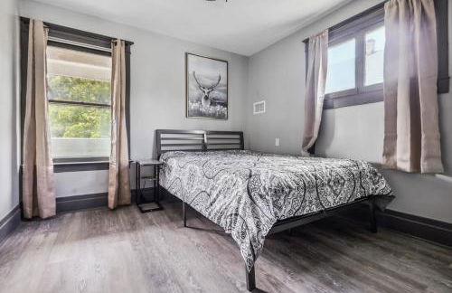 THE 1023 With Private Yard & Parking, Near Falls & Casino by Niagara Hospitality - Foto 46