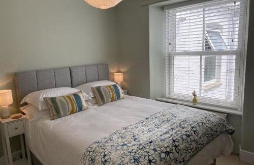 Spacious, seaside, Victorian home "Bay View Terrace", Penzance - Photo 5