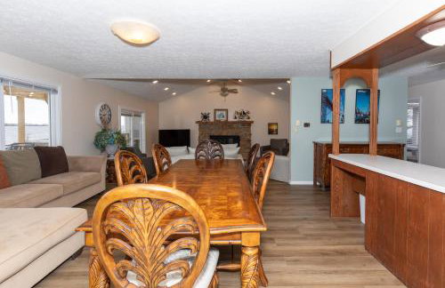 4 Bedroom Lakefront Home with Private Beach on Cedar Point Chaussee - Photo 33