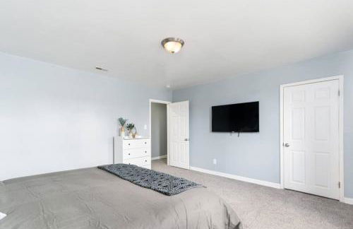 3BR home near Heritage Park - Photo 12