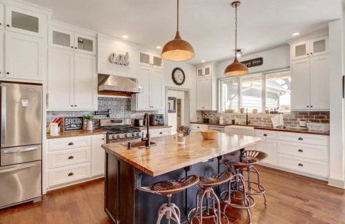 Spacious Farmhouse Near Hikes and Waterfalls - Foto 8