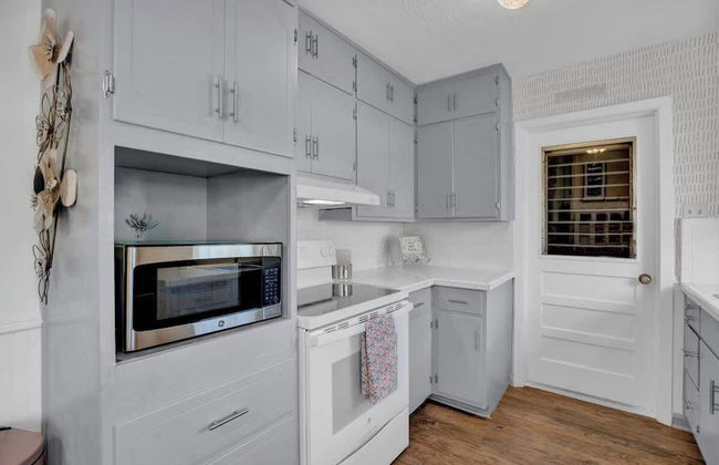 Willkommen to Pink Haus 1 Mile to Main Street! - Foto 16