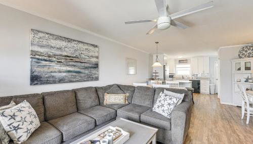 Ocean Isle Beach Condo with Balcony Steps to Shore! - Foto 1