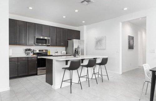 Stylish & Bright Gem ~ King/Queen Beds ~ Backyard! - Foto 6