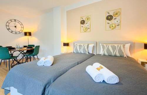 ImmoStay #3 - Penthouse mit zwei Balkonen & Seeblick, Parking & WiFi - Foto 61