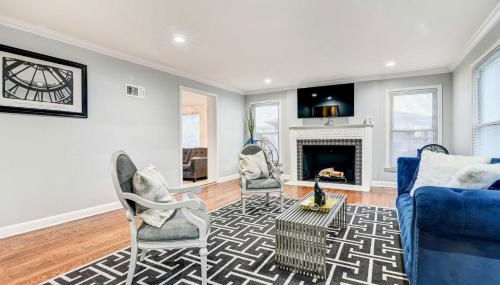 Luxurious Detroit Home - Walk to Golf and Park! - Photo 4