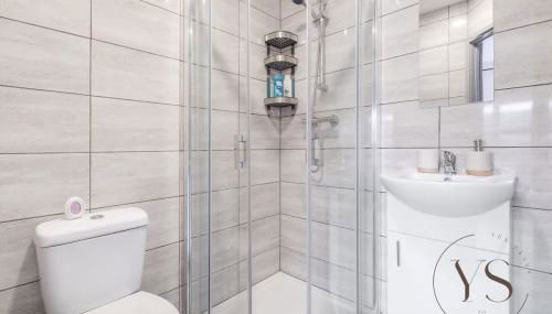 Stylish Longton Studio 2A Near Alton Towers with Smart TV & Kitchenette - Foto 4