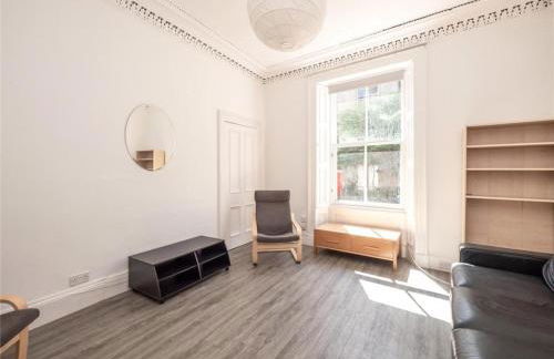 Spacious city center main door 3 bedrooms flat - Foto 1