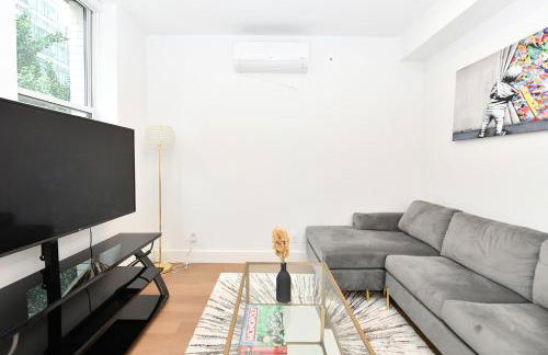 Sophisticated 3 Bedroom Duplex in the Heart of Midtown - Photo 5