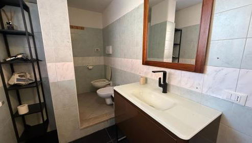 De Homes - Grazioso Appartamento vicino Assago e Milano - Foto 5, towels, Shower