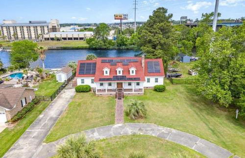 Paradise on Ocean Waterway Huge 5000 sq ft w Private Pool, Boat Dock, Grand Piano, Game Tables, BBQ, 1 acre Yard, Crib, Sleeps 34 - Photo 19