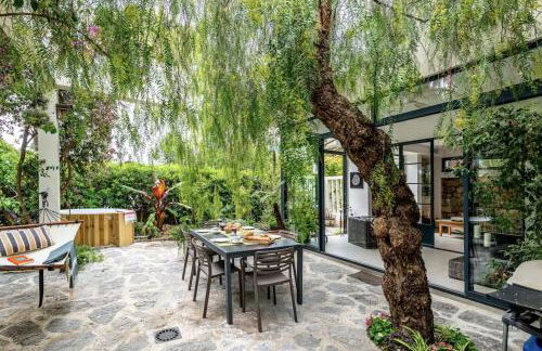 Magical Villa with Secluded Garden - Beach, Port & Centre - Photo 9