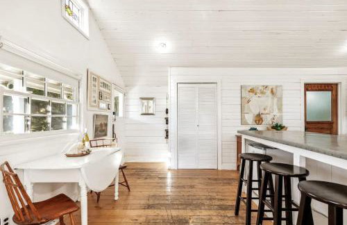 Charming Beach Cottage with Ocean Views & Sauna - Foto 8