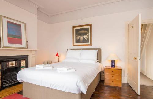 Spacious 4 Bedroom Character Home in Pontcanna - Foto 9