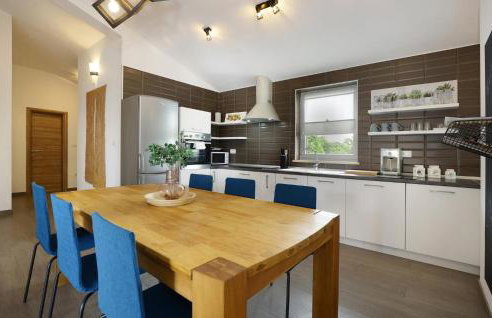 Beautiful Home In Kunj With Wifi - Photo 5