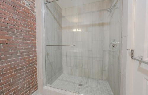 Unbeatable Location 4 bed Loft Parking Optional - Foto 14