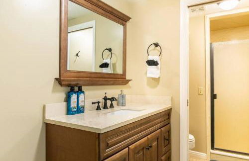 Spacious 3BR Basement Apt near Airport, Work, Ski - Photo 14