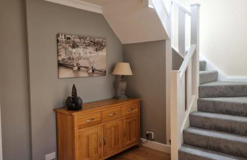 Windsor property near Legoland with free parking - Photo 14