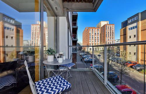 The Vizion serviced apartments from Pincott Properties - free parking, private balcony, and WiFi - Photo 33