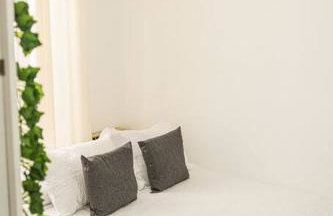 Studio no Edifício Everest lindíssimo a somente 200 mts praia excelente localização - Foto 2