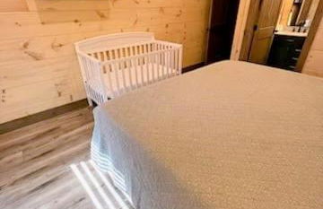 Luxury 12-Bedroom Cabin with Indoor Pool, Hot tub & Movie Theater, Sleeps 36 - Foto 39