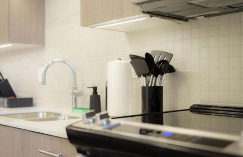 Above The Roots - Elegant and Bright Studio Stay - Foto 17