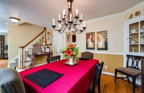 Antique Charm 3BR Gourmet Kitchen & Large Yard - Foto 18