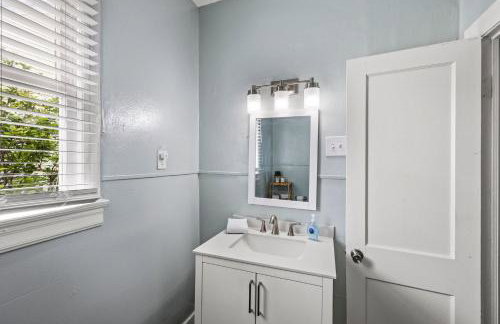 The Starboard at M Historic Lost Bayou Retreat Walk to Beach Sleeps 6 - Foto 27