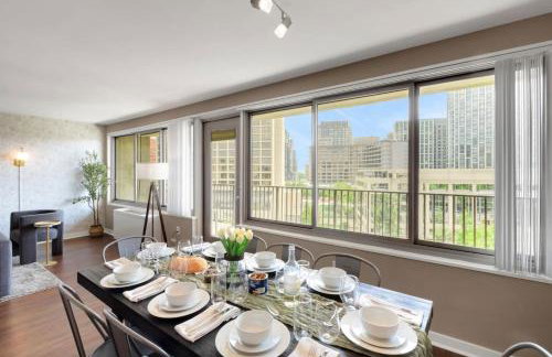 Large 3 bedroom Family Suite, Private Balcony, 5 min to DCA, Gym, Pool and more! - Photo 11