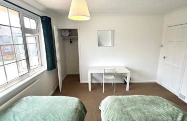 Rushden Home - Perfect for Contractors - Free Parking - Sleeps 5 - Garden - Netflix and HDR TV - Foto 23
