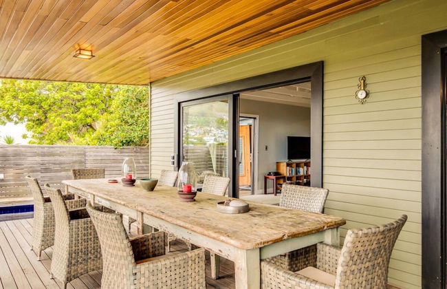 Spacious Apartment With Pool in Camps Bay - Photo 30